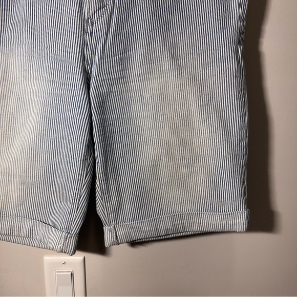 Levi's Cuffed Bermuda Women's Size 28 Blue White Pinstripes Denim Jean Shorts - Picture 5 of 15